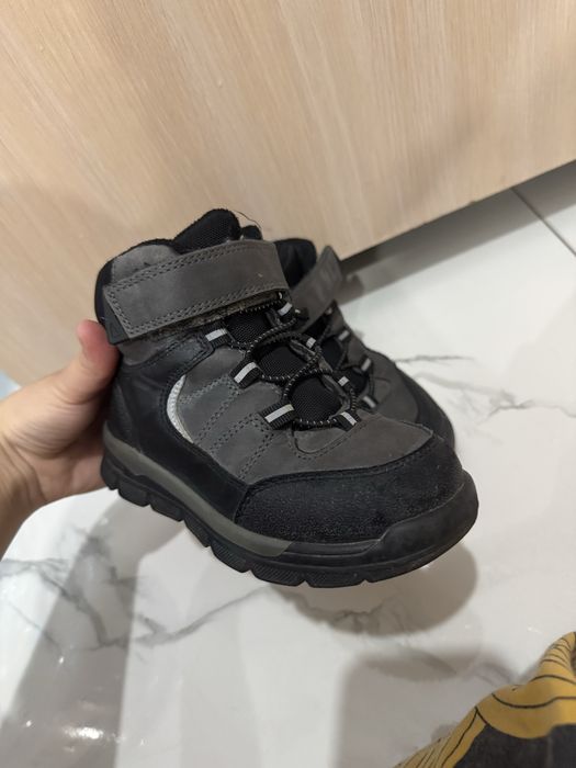 Продам обувь на мальчика весна 27 размер