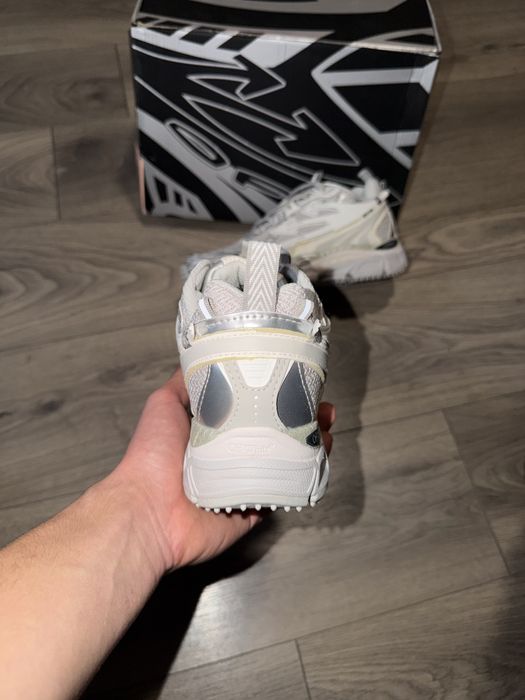 Off White Be Right Back