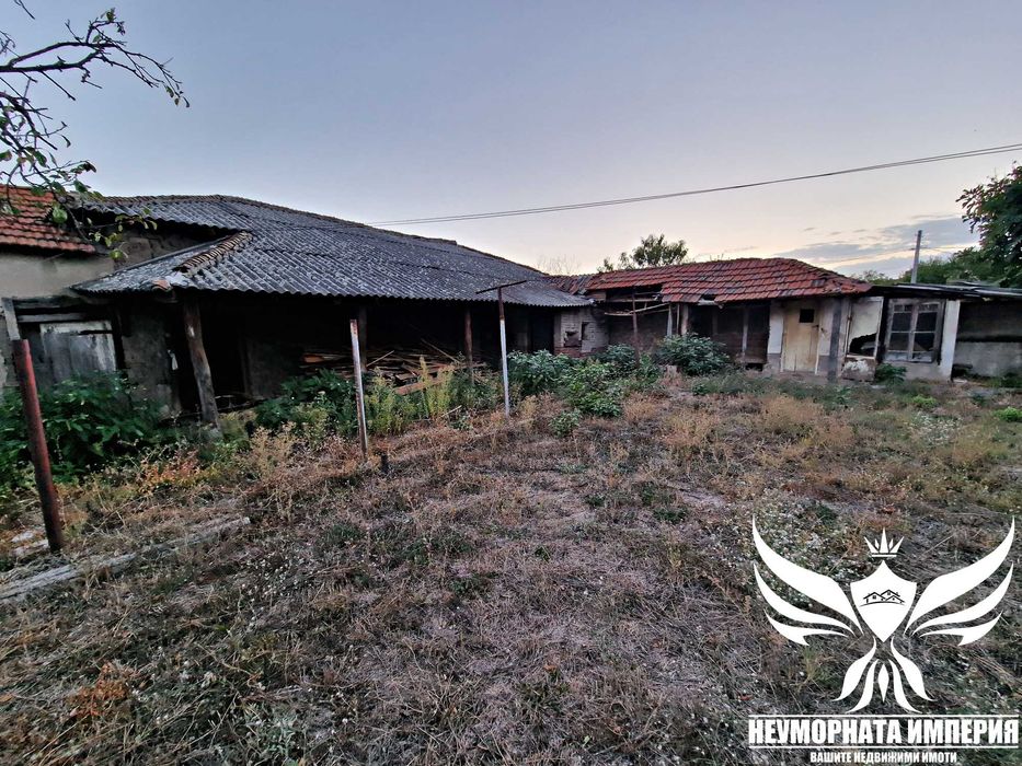 Двуетажна къща с постройки 384РЗП с 930кв. двор село Караджалово