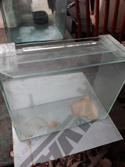 Продавам отлят аквариум