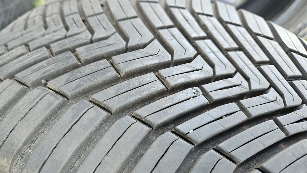 2бр гуми 215 50 18 дот 21 континентал  continental