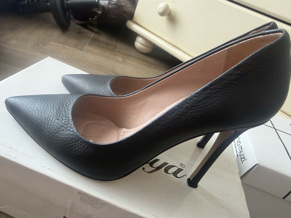 Продам лодочки марки perfect pairs