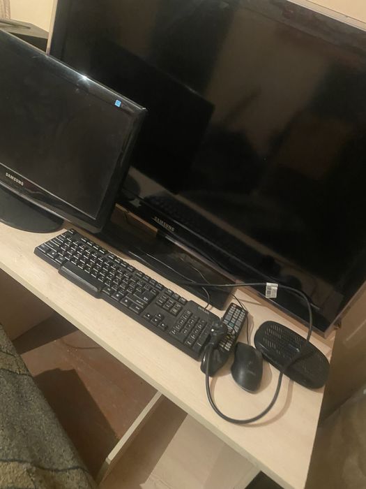 Компьютер телевизор столик