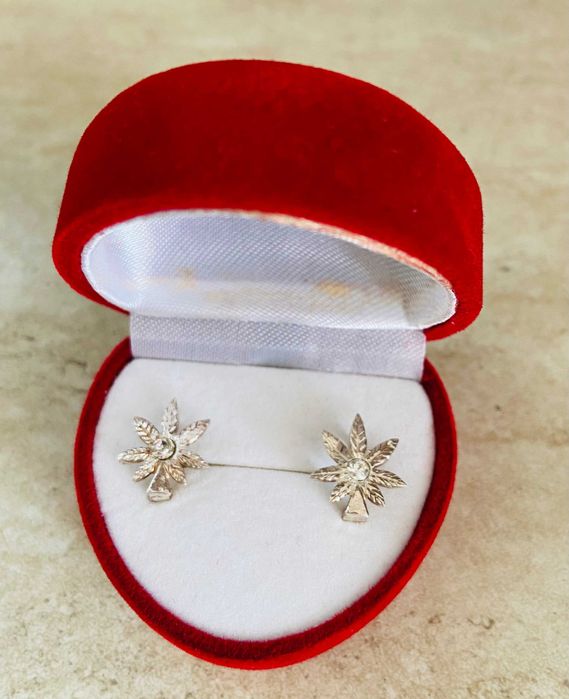 Сребърни обеци – цветенца с цирконий ...