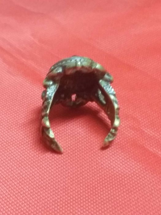 Бронзов пръстен. Медальон