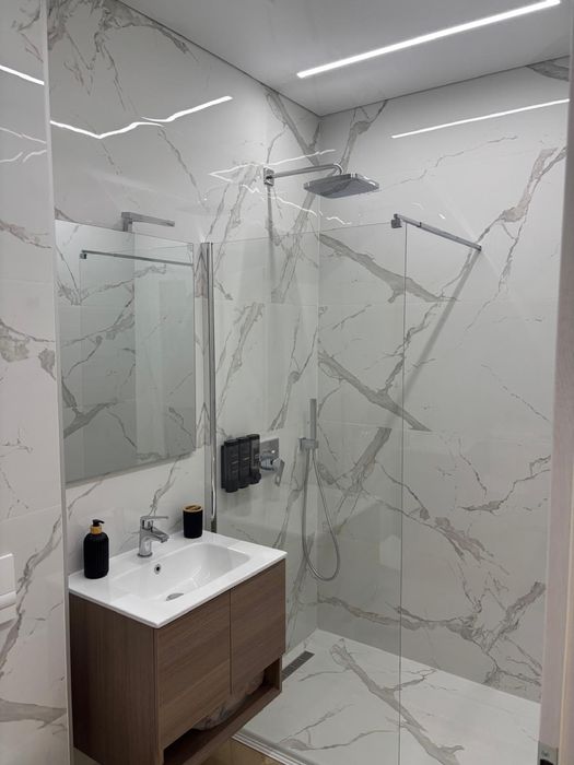 PENTHOUSE LUXURY | Jacuzzi Privat | Terasă 85 mp | Fotovoltaice | Parcare Subterană | Coresi Brașov