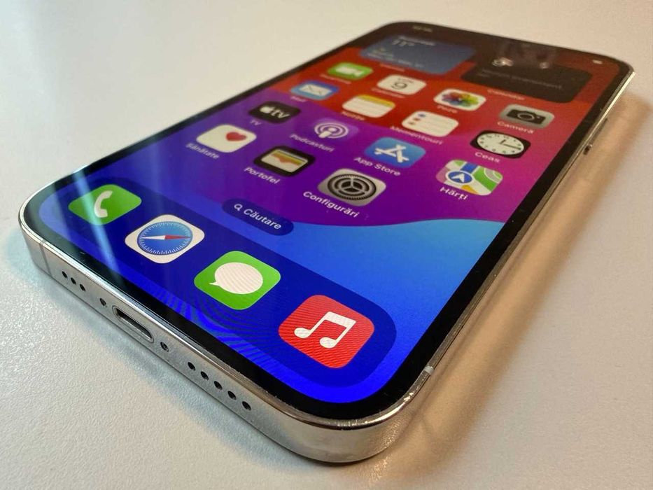  Apple / iPhone 12 Pro 128 Gb / Silver