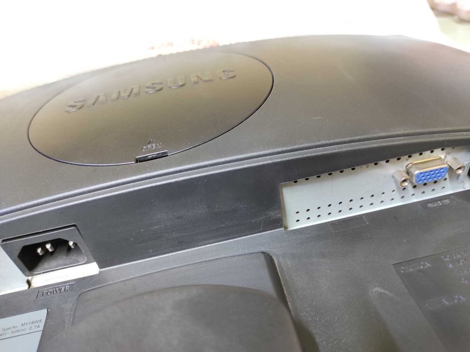 Samsung SyncMaster 943NW 18.5", 1440x900 для видеонаблюдение