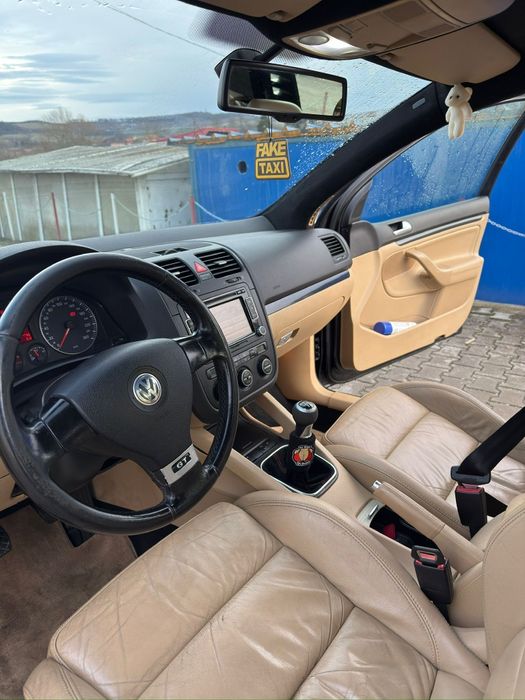 Vând golf 5 GT .