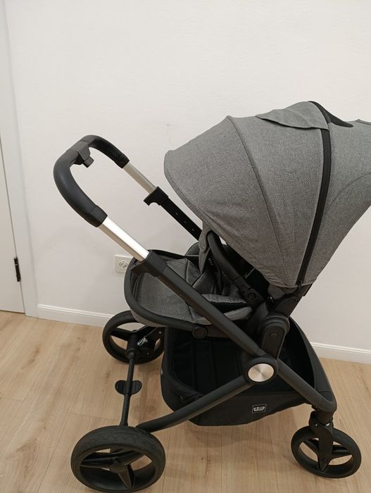 Коляска + сумка + тёплая накидка + дополнительный матрасик