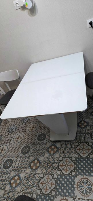 Кухонный стол с стульями