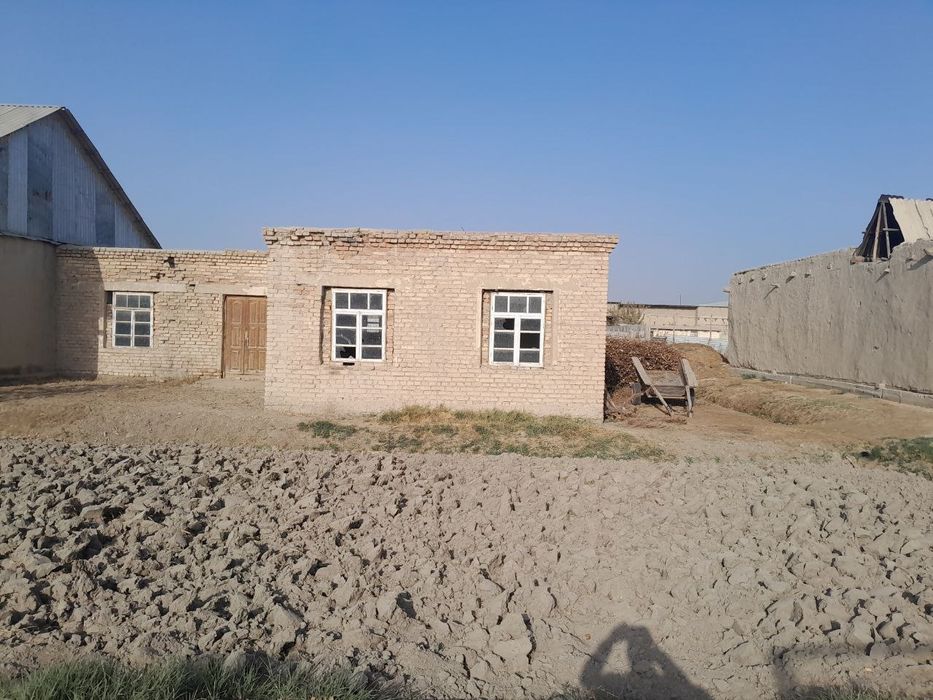 Jondor tumanida Qurulishi tugallanmagan yer Uchaskasi