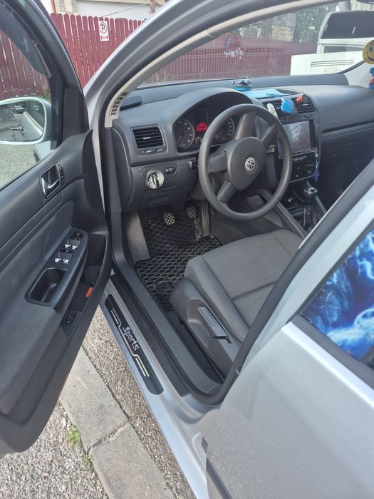 Vand golf 5 in stare aproape impecabila