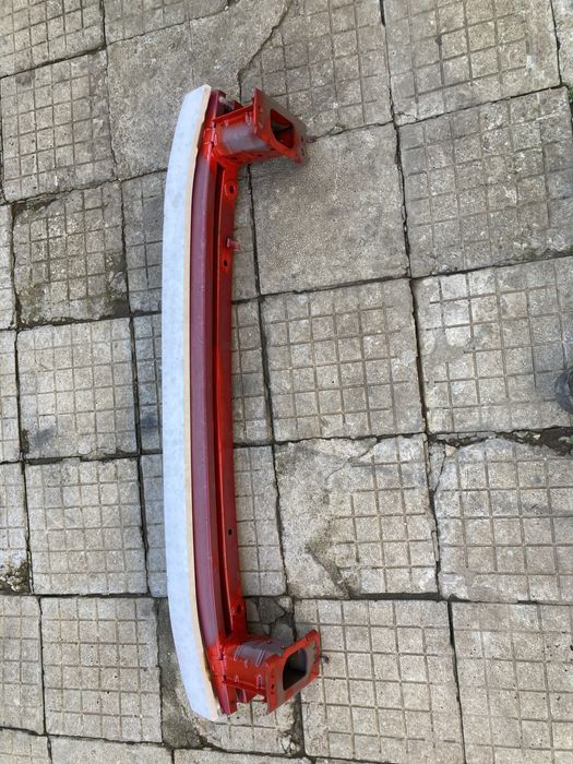 Греда предна броня за тойота аурис/Toyota auris 06-11г