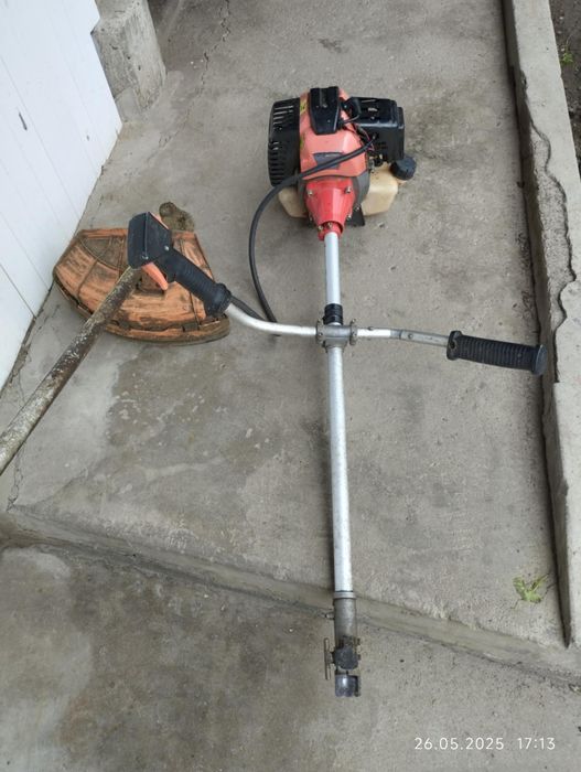 Моторна бензинова косачка