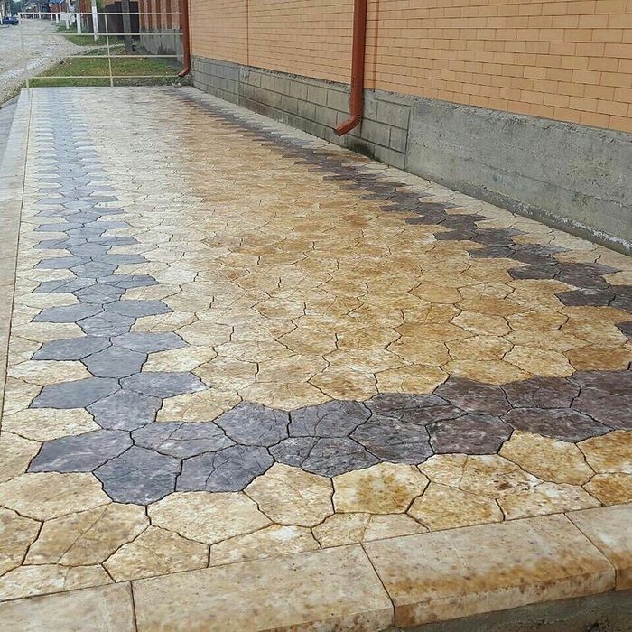 Дворовая плитка. Плитка в ингушетии. Плитка в ингушетии. Брусчатка дарвозахона. Дагестанская плитка для двора.