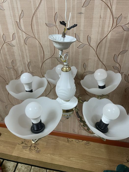 Люстра Красивая.