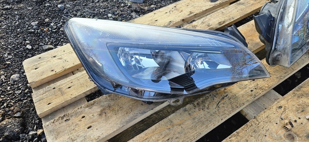 Ляв и Десен HELLA Фарове за Опел Астра джей /Opel Astra j