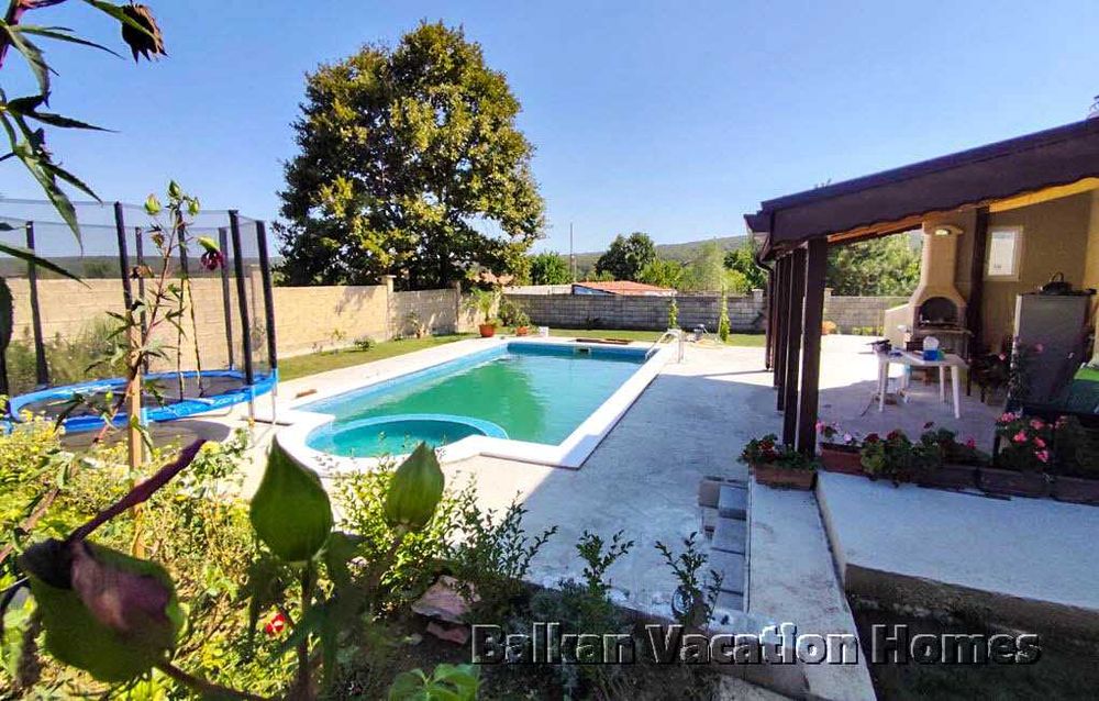 Продава се Къща в с. Юнец, Област Варна - 254 кв.м за 562 €/кв.м - Снимка #1