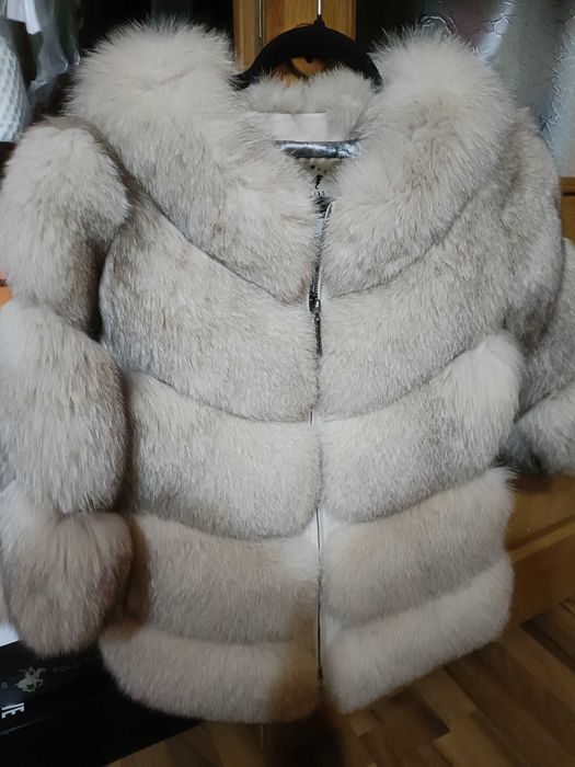 Vând haina de blană vulpe naturala