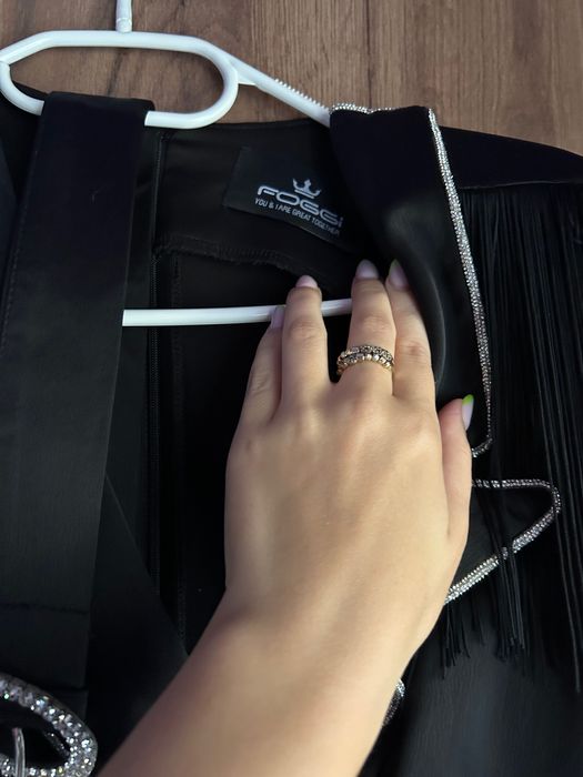 Vând/ Închiriez rochii pentru diferite evenimente