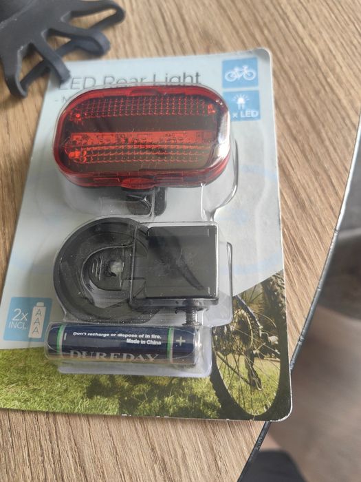 Продавам стойка за телефон