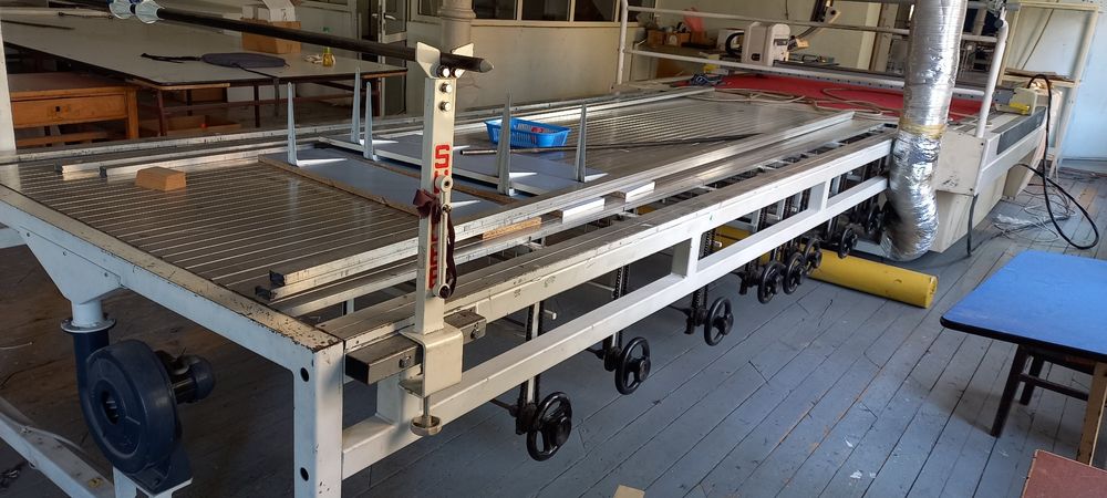 Иглена маса за обработка на платове