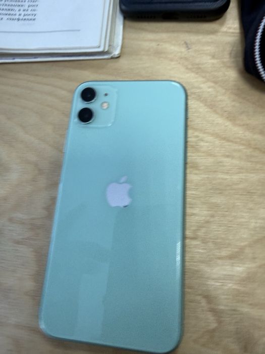 Продам Айфон 11 срочно