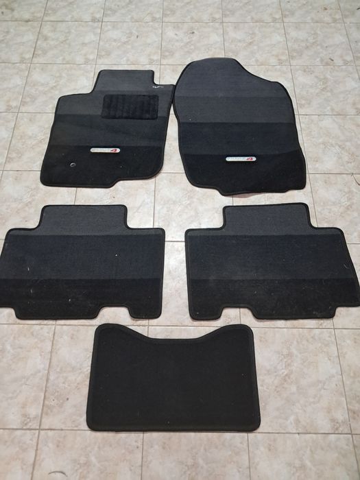 Продам коврики на тоета рав 4 2007г