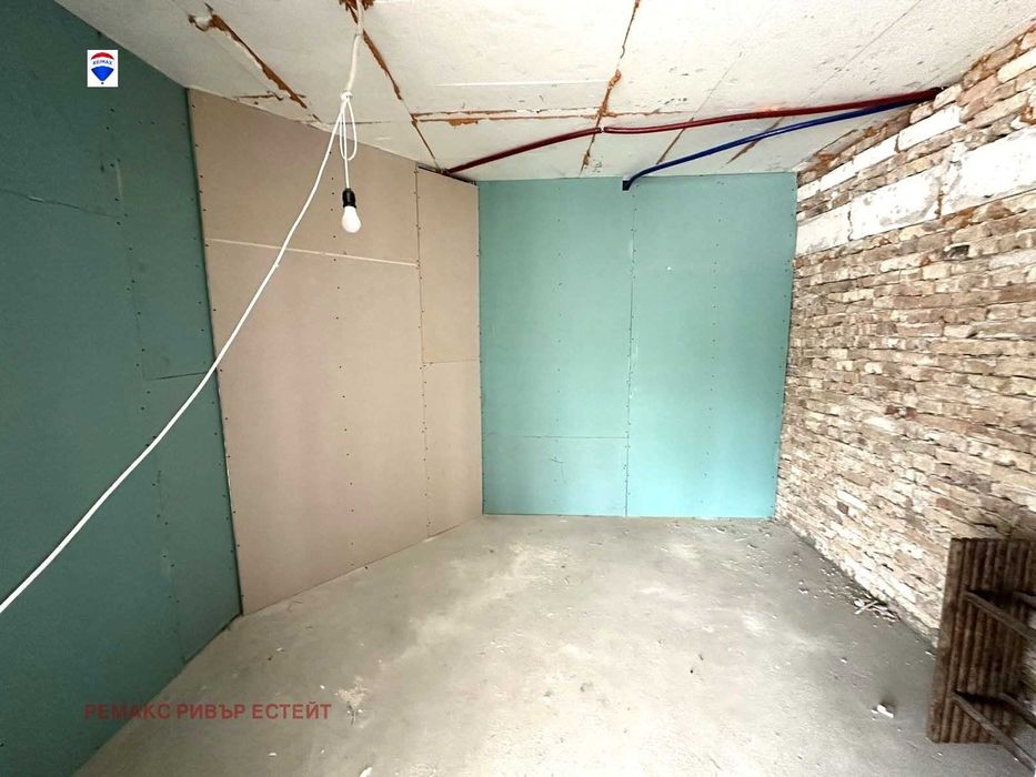 Къща на два етажа в с. Николово