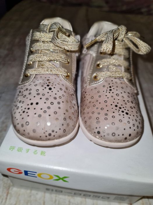 Papucei ghetute piele pentru fetite GEOX marime 25 sunt ca NOI