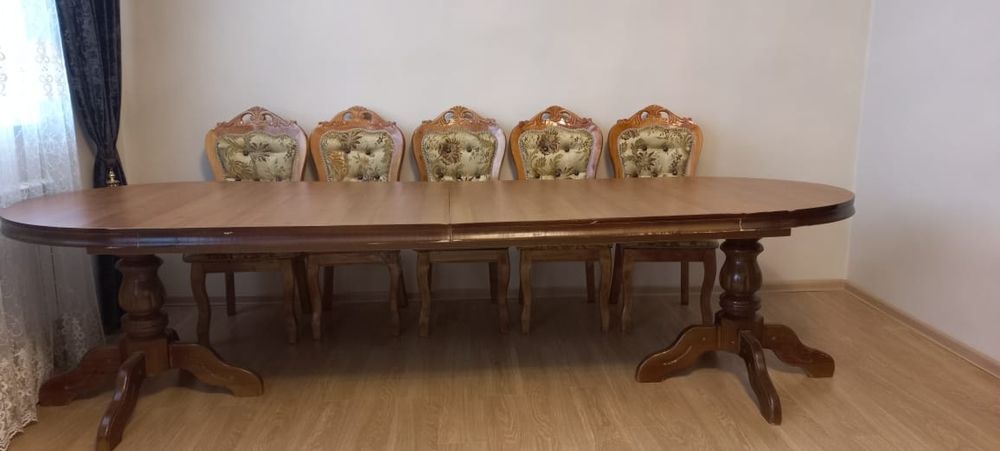 Продается стол со стульями