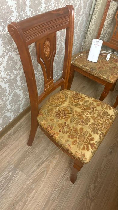Стол стулья срочно продам