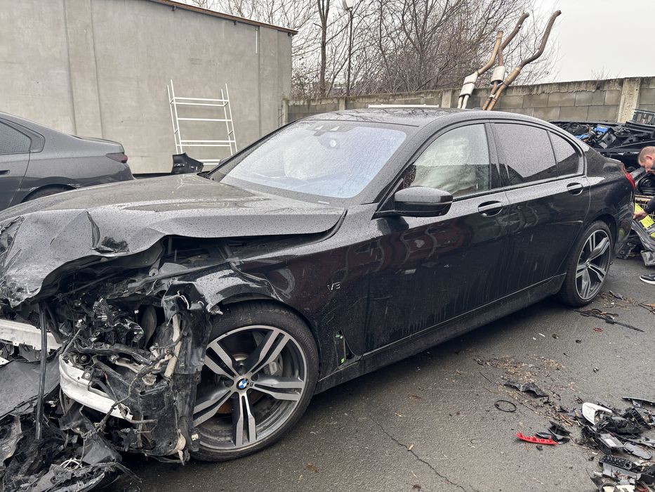 BMW 750i xdrive G11 – цяла на части