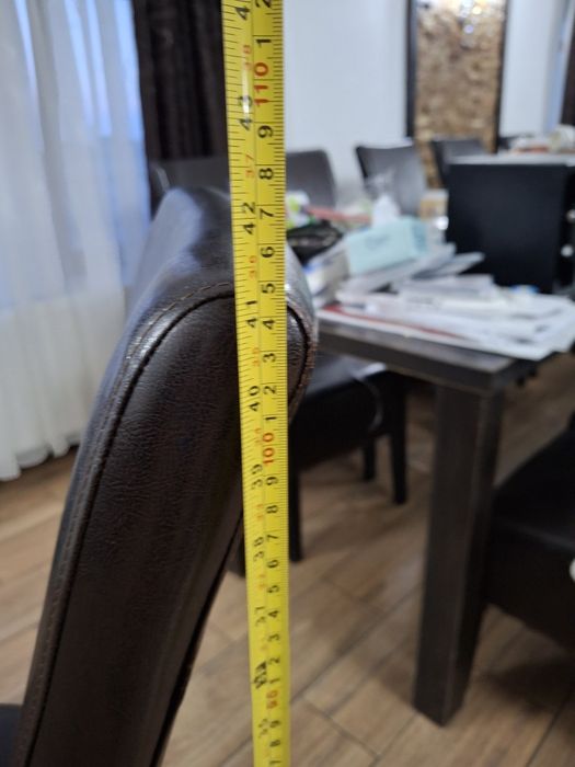 Scaune tapițate maro închis