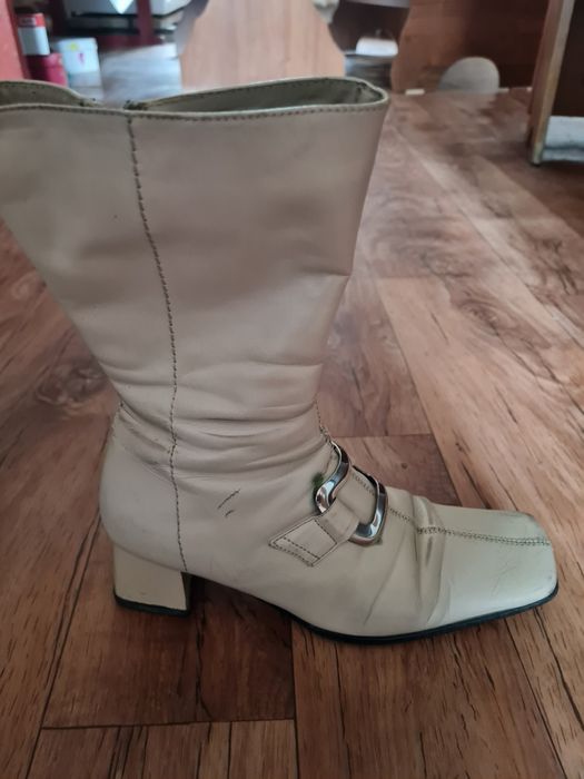 Продаются демисезонные сапоги.