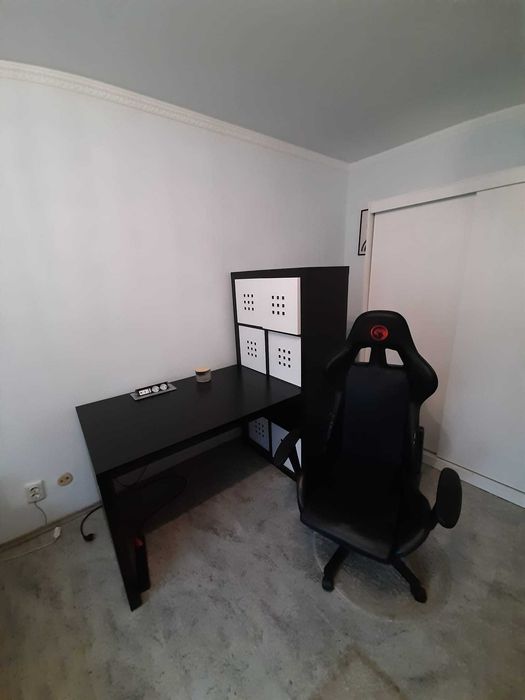 Birou Ikea cu etajera + scaun
