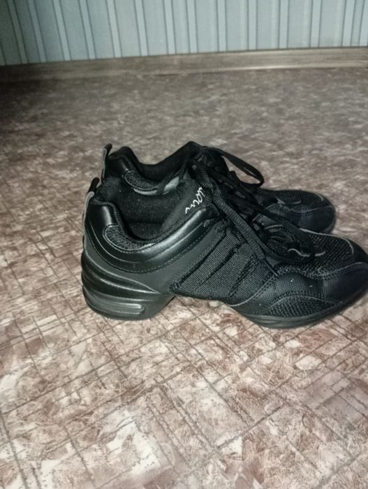 кроссовки ( джазовки)