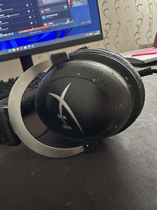 Vand 2 perechi de casti logitech g pro si hyperx cloud alpha