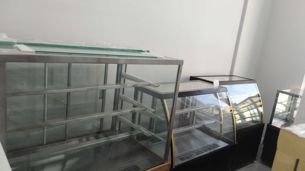 Витринный холодильник