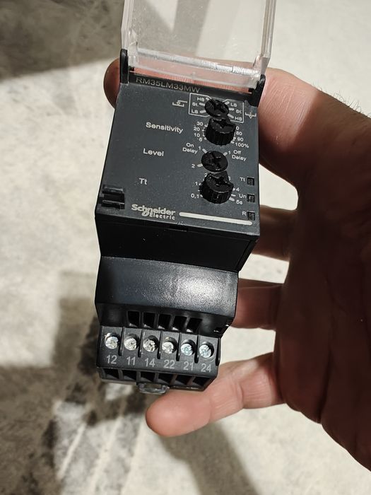 Releu de control pentru nivelul lichidului