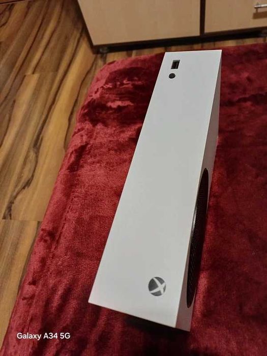 Xbox Series S fara maneta (sau cu)