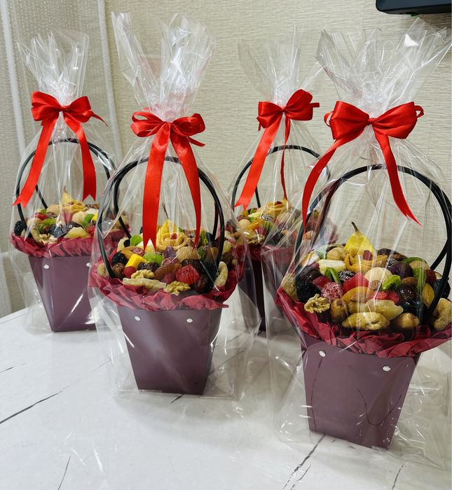 Корзинки с сухофруктами