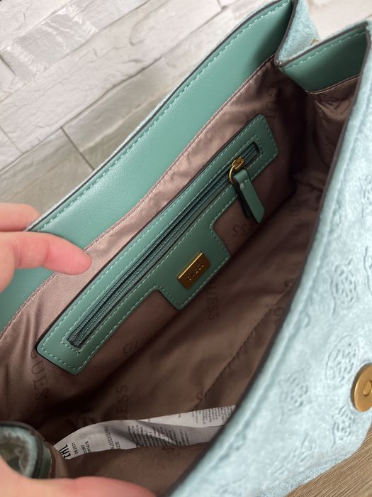 Дамска чанта Guess