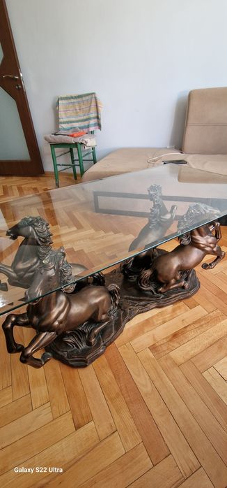 Уникална холна маса.