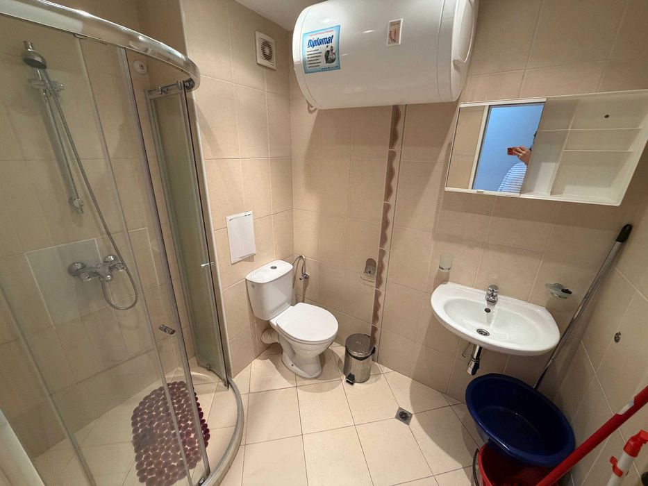 Обзаведен тристаен апартамент, Първа линия