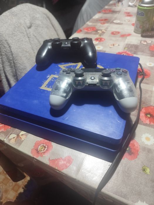 Плейстейшън 4  със два