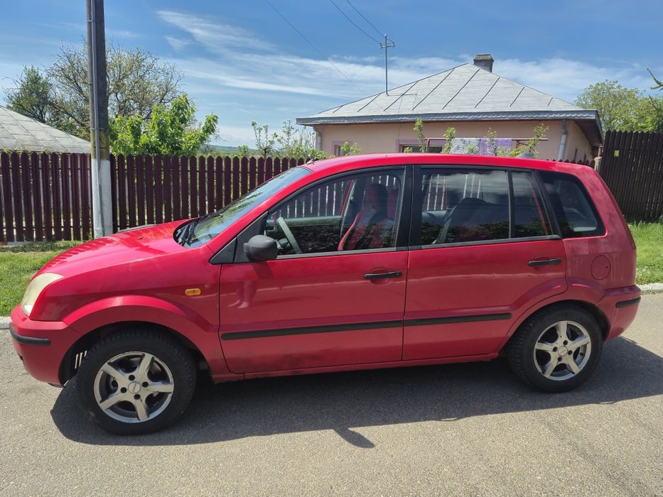 Vând Ford Fusion