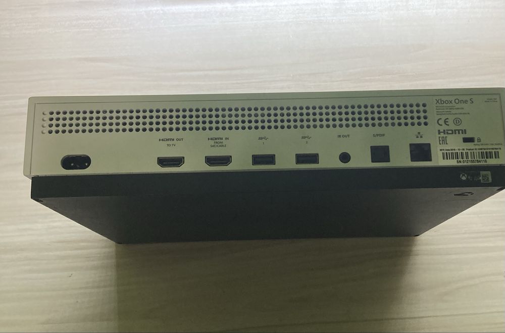 Xbox one s в добро състояние.СПЕШНО!!!