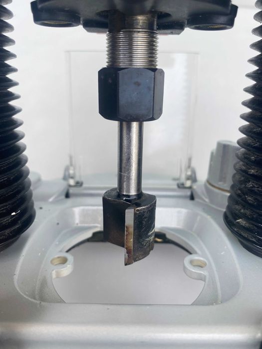 Оберфреза Dexter PC1300RT 1300W с обороти като нов!